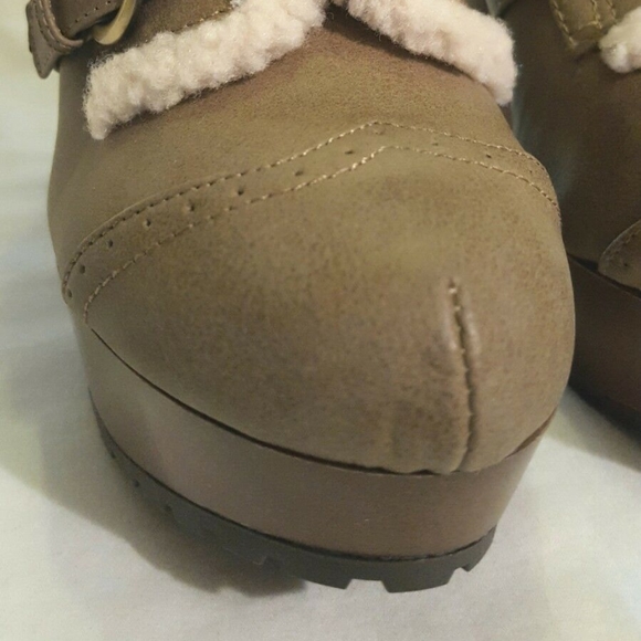 Dusky green fx suede sherpa trim platform heels - Picture 2 of 8